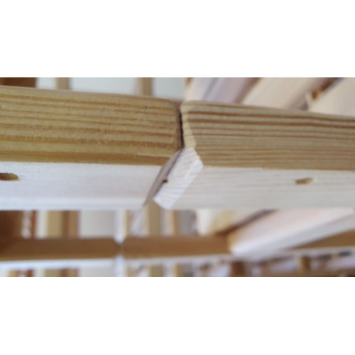 Drevený regál s 3 policami, rozmery 60 × 64 × 25 cm