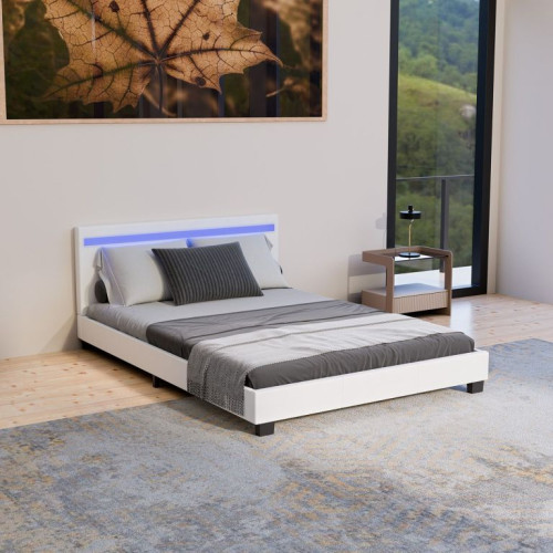 Moderná biela čalúnená posteľ 140x200 s LED a roštom Moderná biela čalúnená posteľ 140x200 s LED a roštom